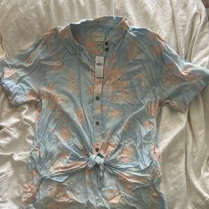 American Eagle Light Blue & pink, Peach Floral Button-Up Shirt
